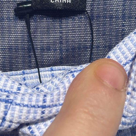 Stunning BNWT Victorinox shirt in blue size medium- beautiful details & fabric!! - Picture 3 of 9